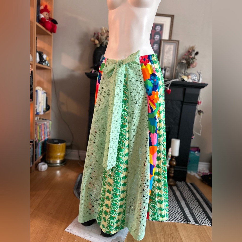 Vintage Floral Maxi Skirt with Tie, quilted, patchwork, carefree fasions 70s